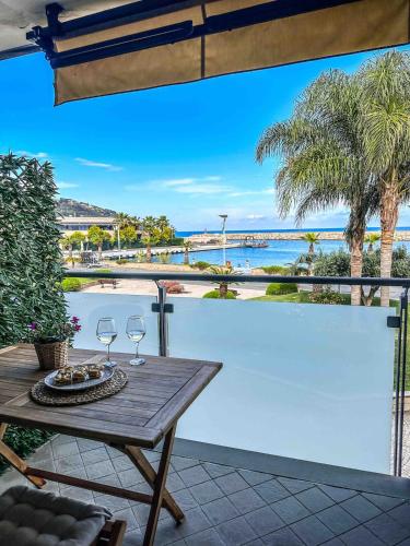 Meraki Home 30 m dal mare vista mare wifi e parcheggio coperto gratuito Appartamento a San Lorenzo al Mare — 4-Star Luxury Hotel in San Lorenzo Al Mare, Italy