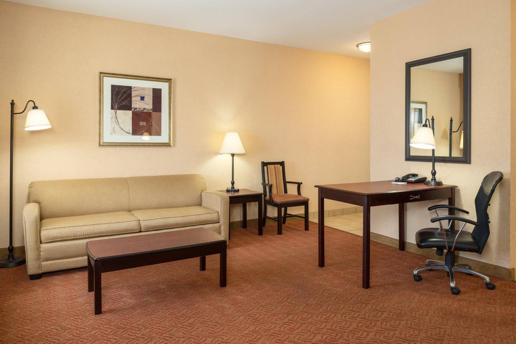Durant Inn & Suites - photo 29