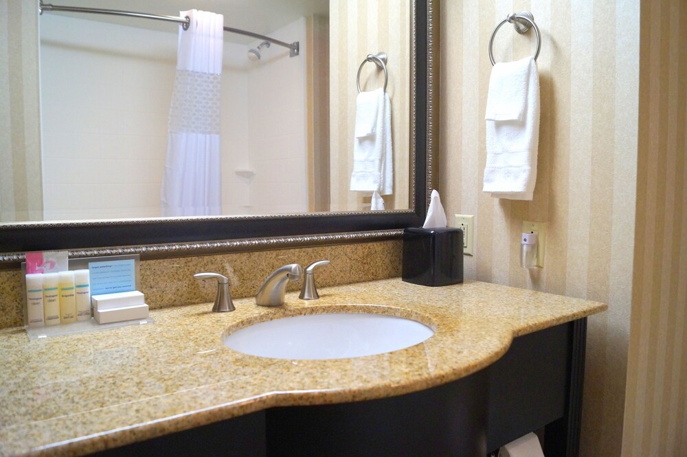 Hampton Inn Altoona - photo 20