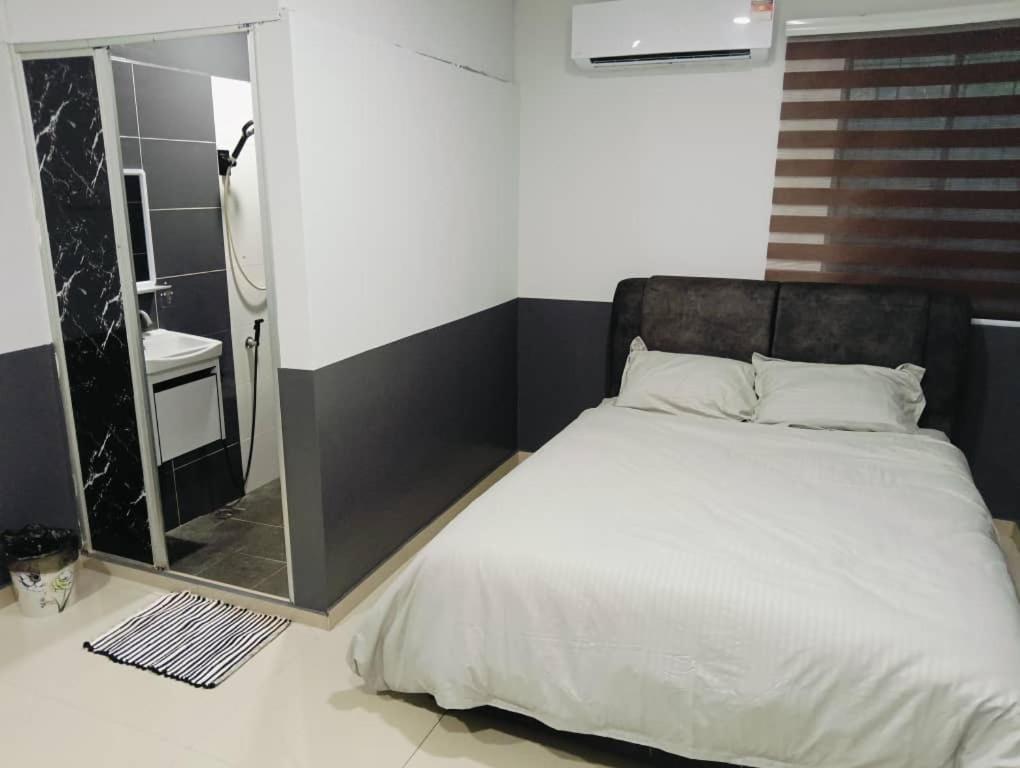 Want Find 15 GuestHouse — 5-Star Luxury Hotel in Johor Bahru, Malaysia