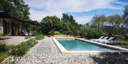 L’esquiroù in Unknown City, France