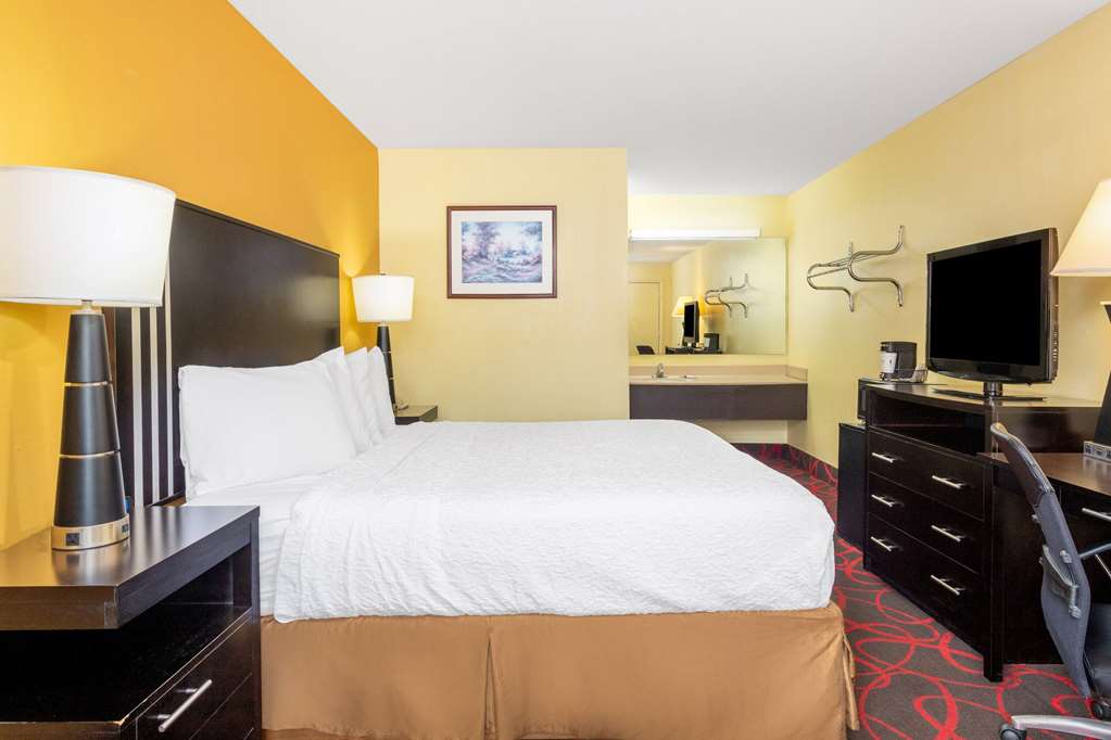 Travelodge by Wyndham Richmond IN - photo 11