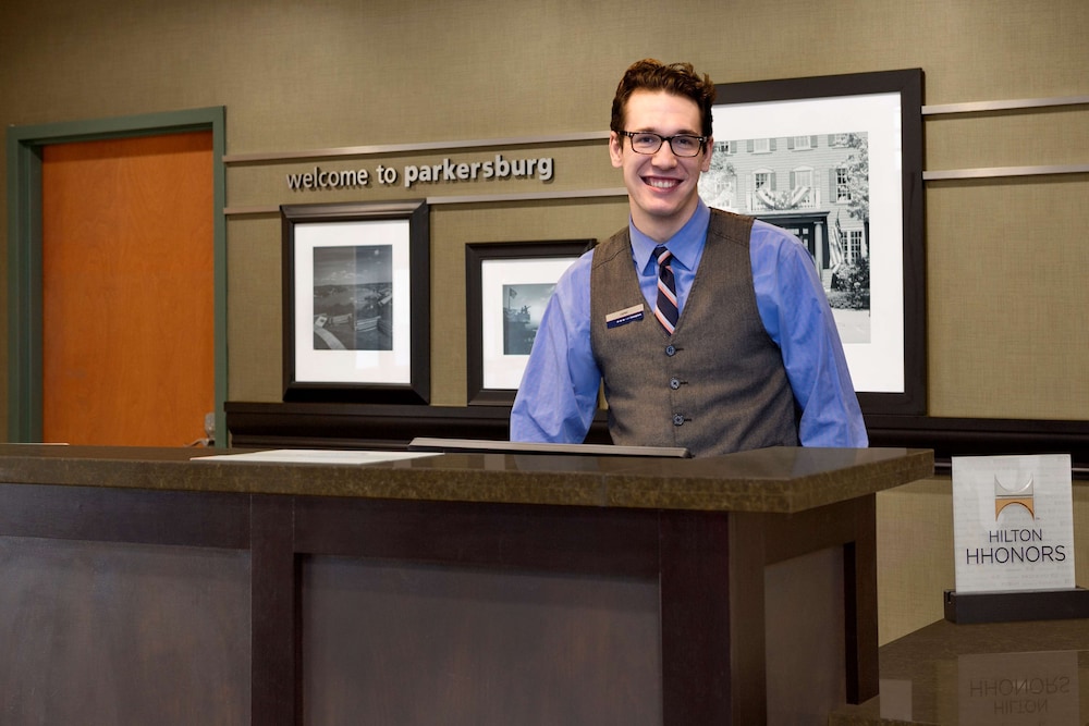 Hampton Inn & Suites Parkersburg Downtown - photo 3