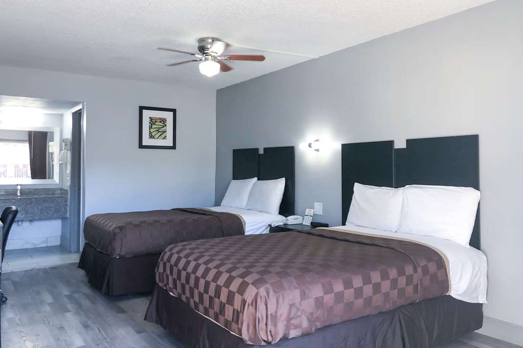 Rodeway Inn Sun City Center - photo 20