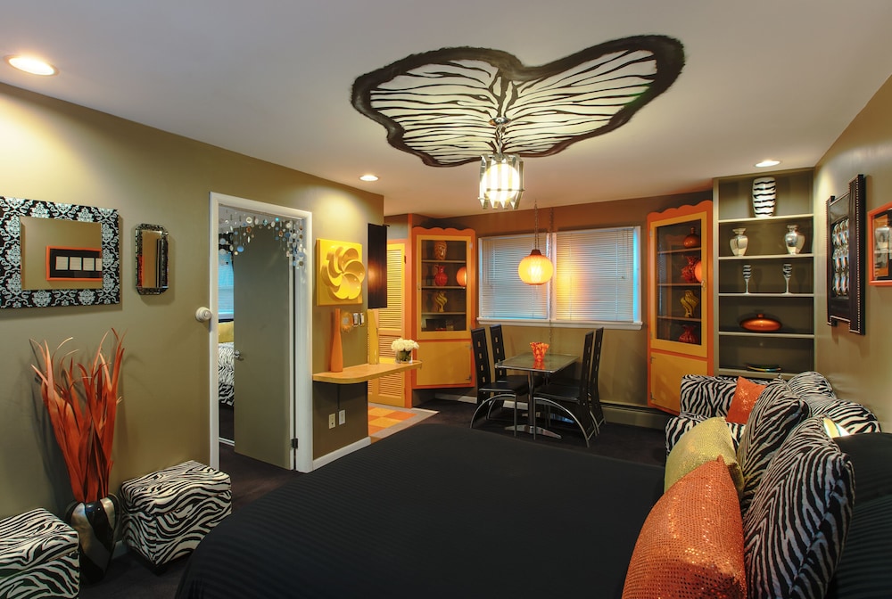 The Roxbury - photo 4