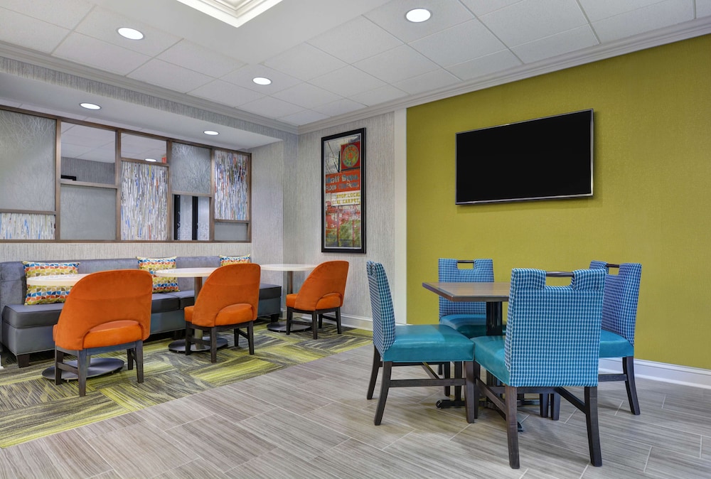 Hampton Inn Gallatin - photo 5