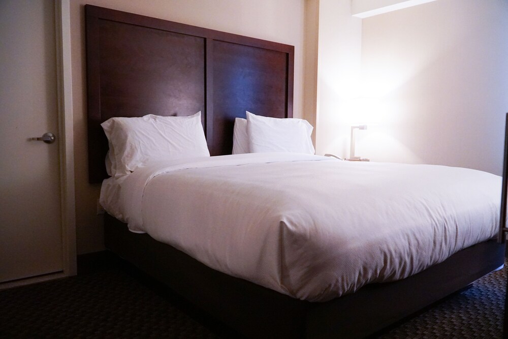 Hotel Mint JFK Airport - photo 8