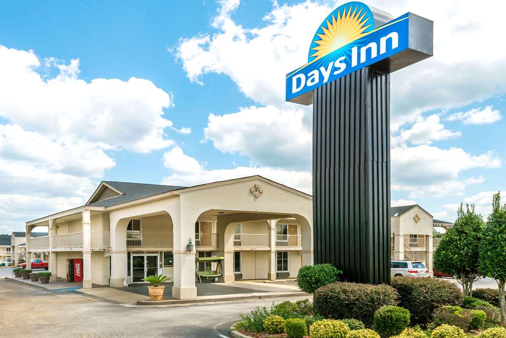 Days Inn by Wyndham Shorter - featured photo