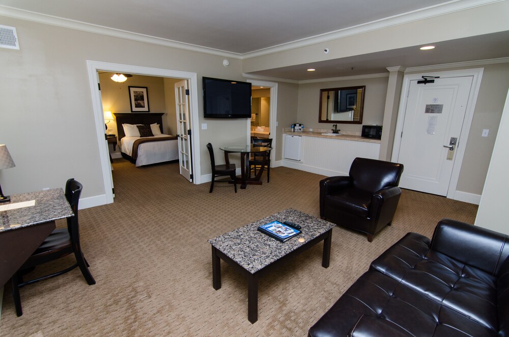 The Eldridge Hotel - photo 28