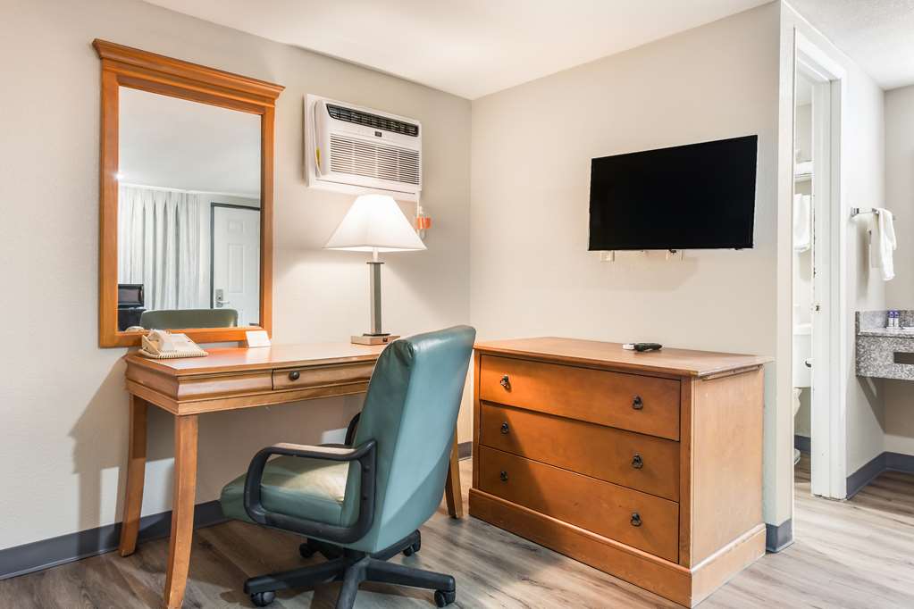 Americas Best Value Inn Lebanon MO - photo 14