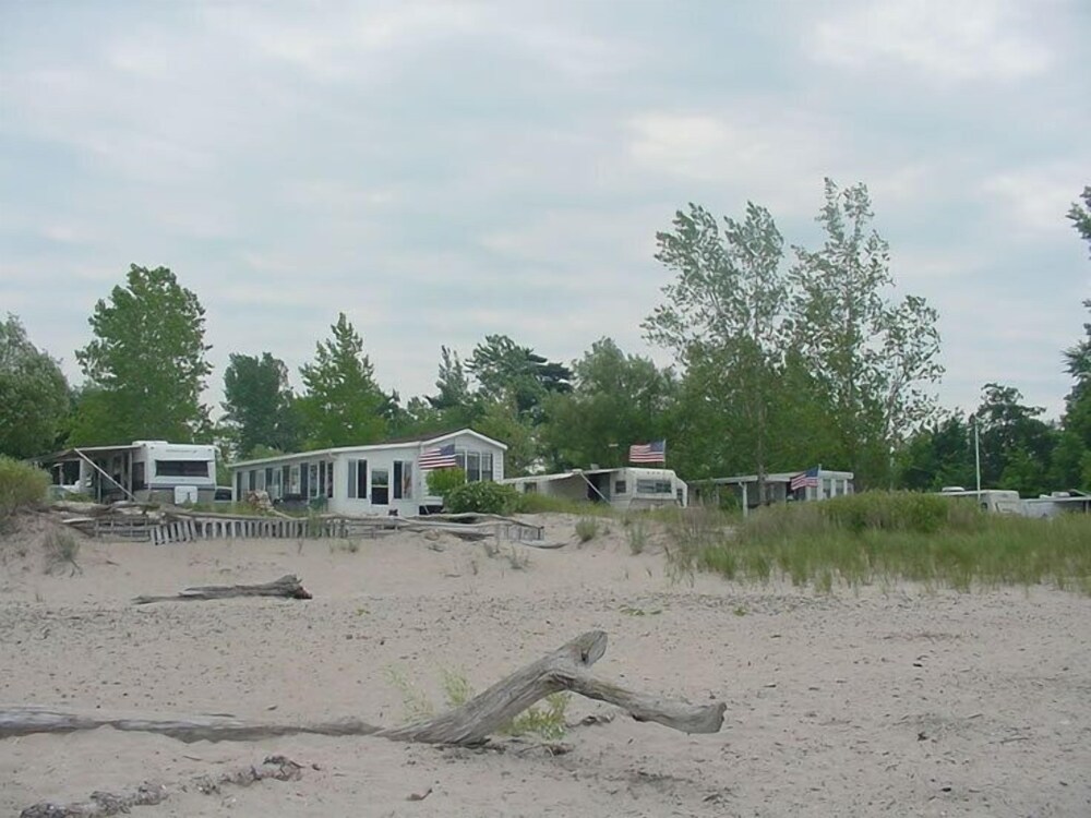 Brennan Beach RV Resort Caravan Park - photo 22
