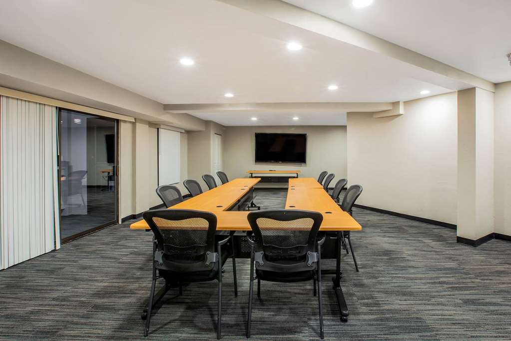 La Quinta Inn & Suites by Wyndham Pomona - photo 23