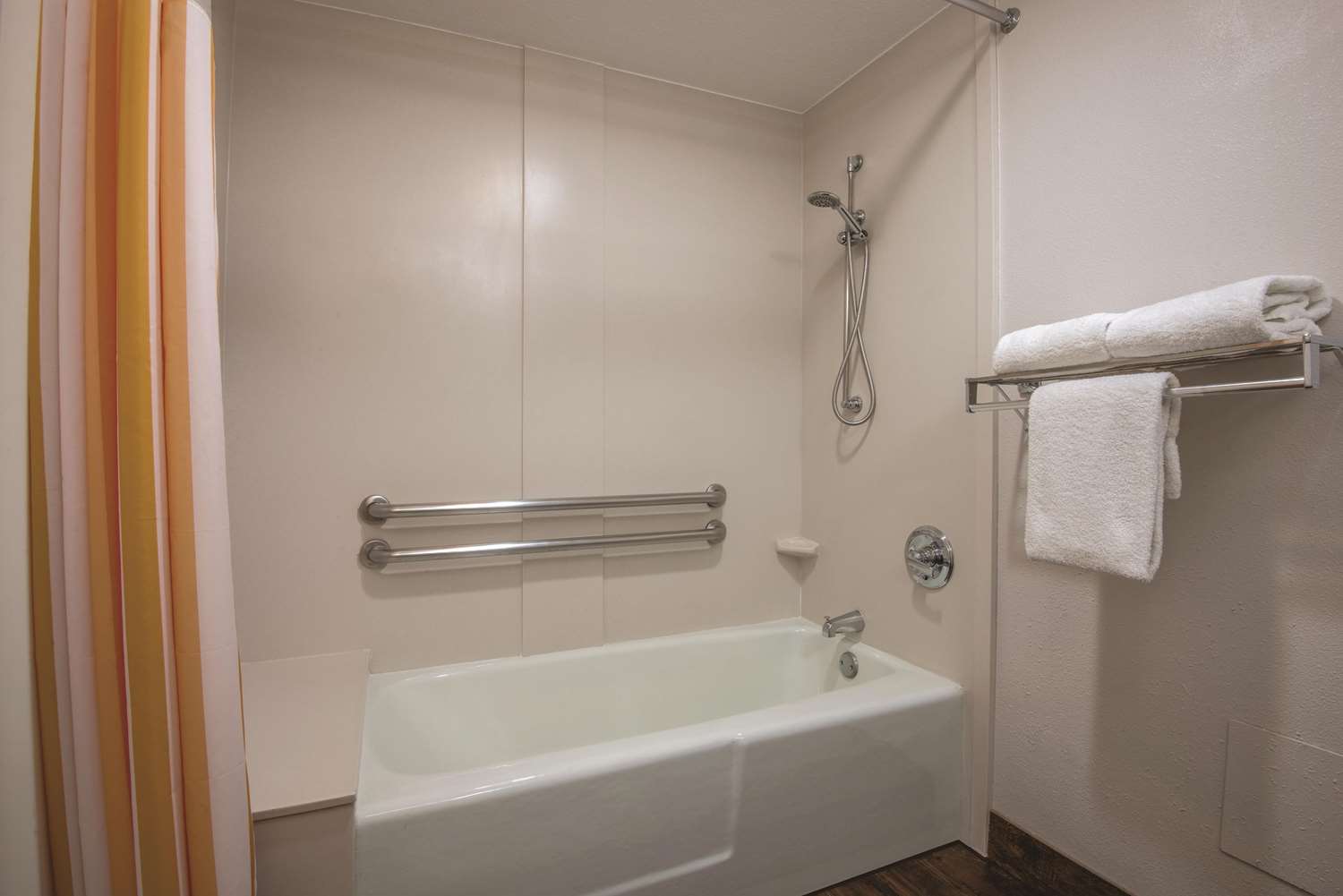 La Quinta Inn & Suites by Wyndham Silverthorne Summit Co - photo 34