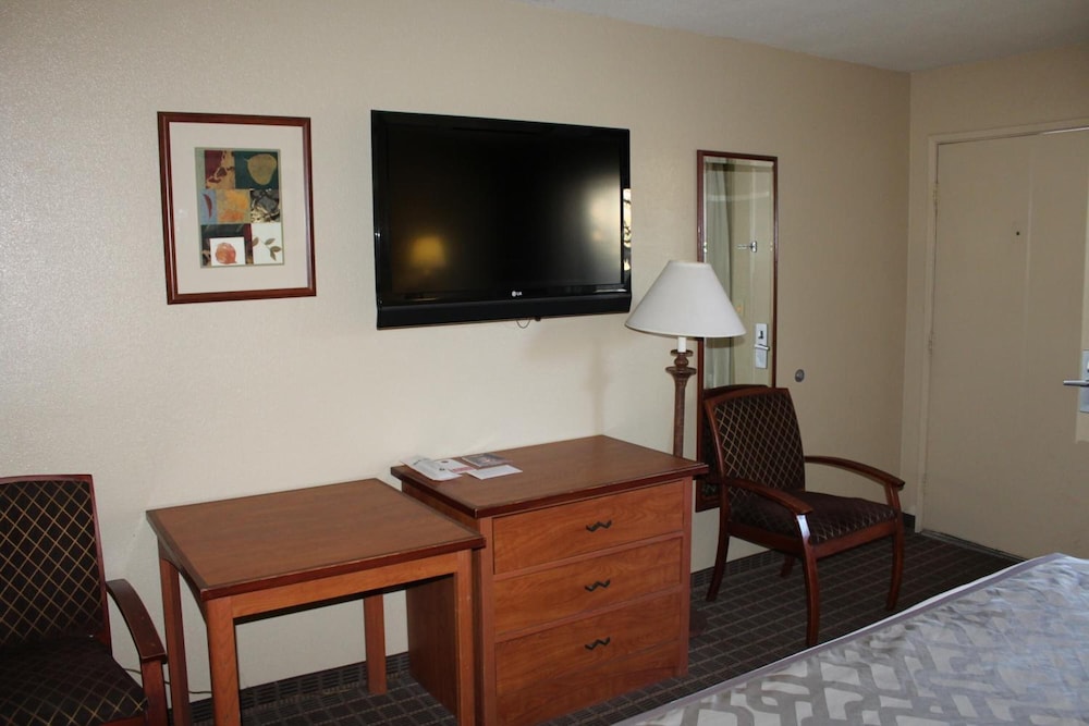 Cajon Pass Inn - photo 17