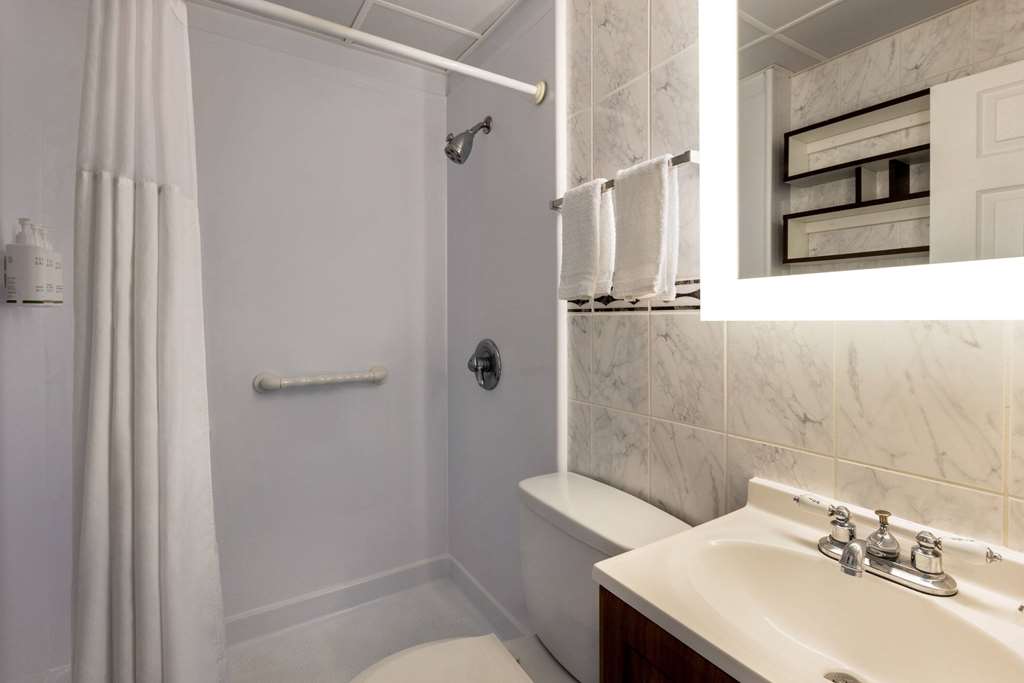 Howard Johnson by Wyndham Ocean City Oceanfront - photo 44