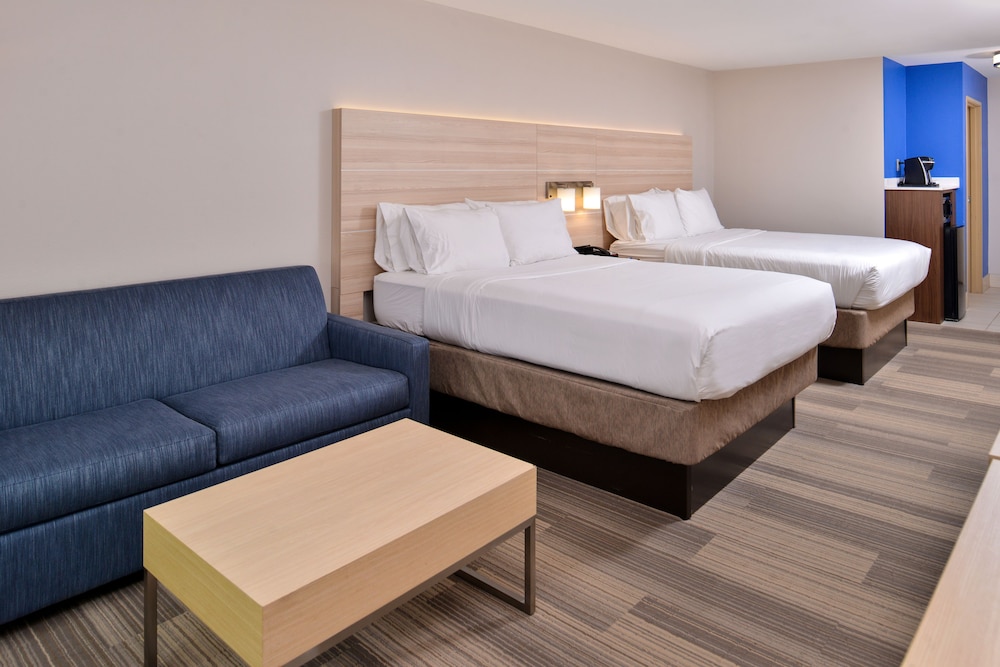 Holiday Inn Express & Suites Cincinnati Mason by IHG - photo 9