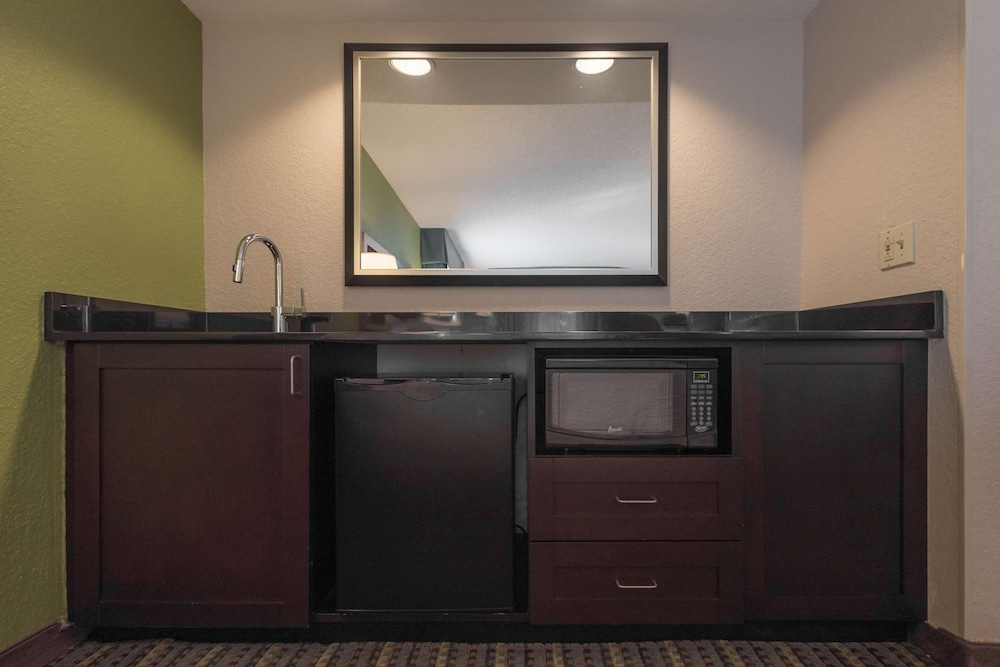 Hampton Inn Brooksville Dade - photo 41