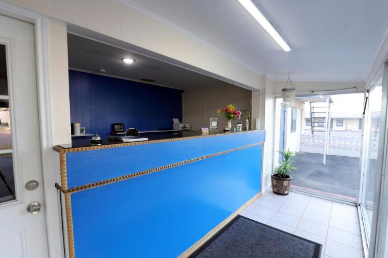 Economy Inn Kingsville - photo 10