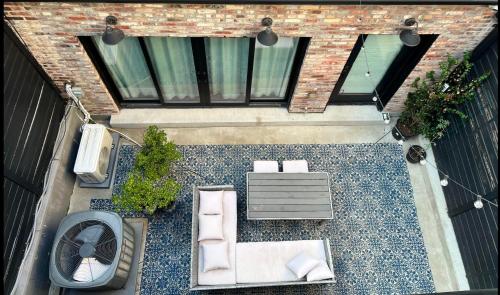 Curious Carriage Rooftop in Shaw - last minute hotel in Washington