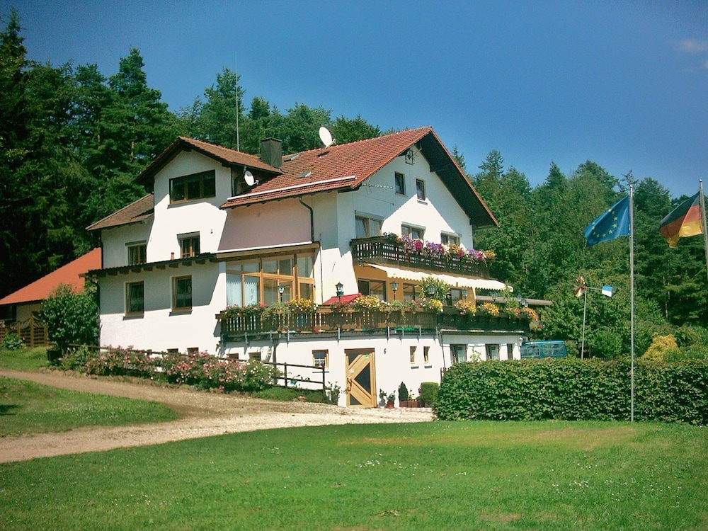 Landhotel Waldesruh — hotel in Furth Im Wald