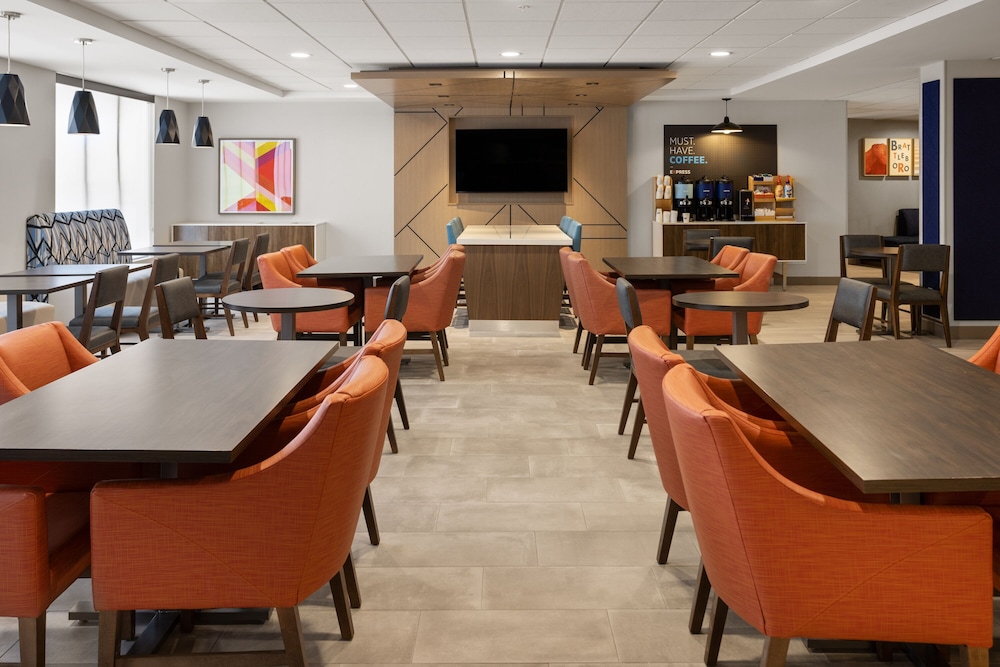 Holiday Inn Express Hotel & Suites Brattleboro by IHG - photo 42