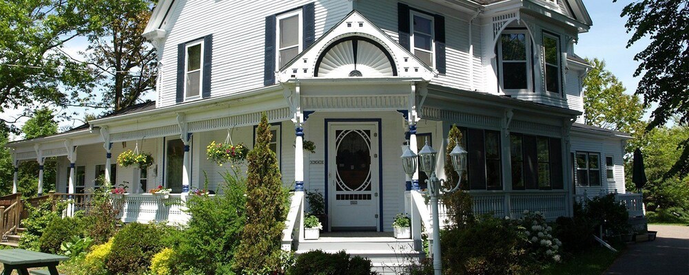 Delft Haus Bed & Breakfast — 4-Star Luxury Hotel in Halifax, Canada
