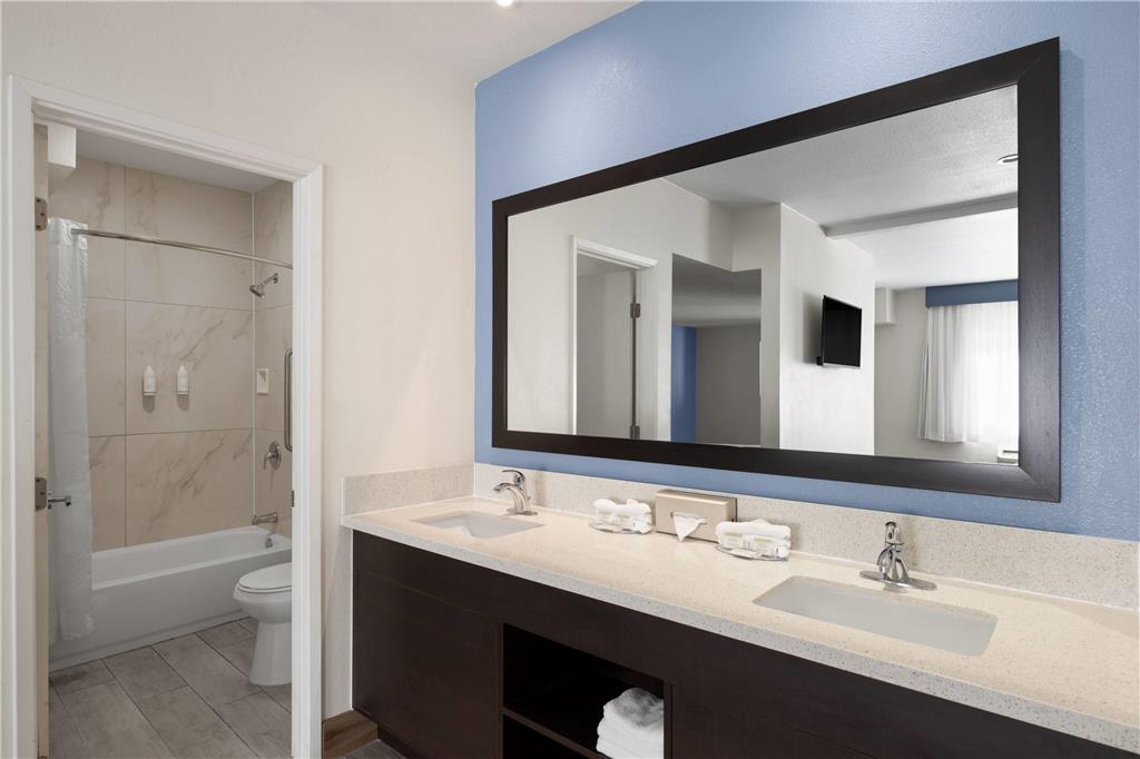 Travelodge Inn & Suites by Wyndham Anaheim on Disneyland Dr - photo 31