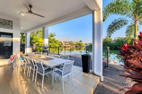 Beautiful Bayview King Beds Pool Water Frontage — 4-Star Luxury Hotel in Darwin, Australia