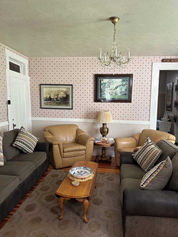 Moore's Old Pine Inn - last minute hotel in Monroe