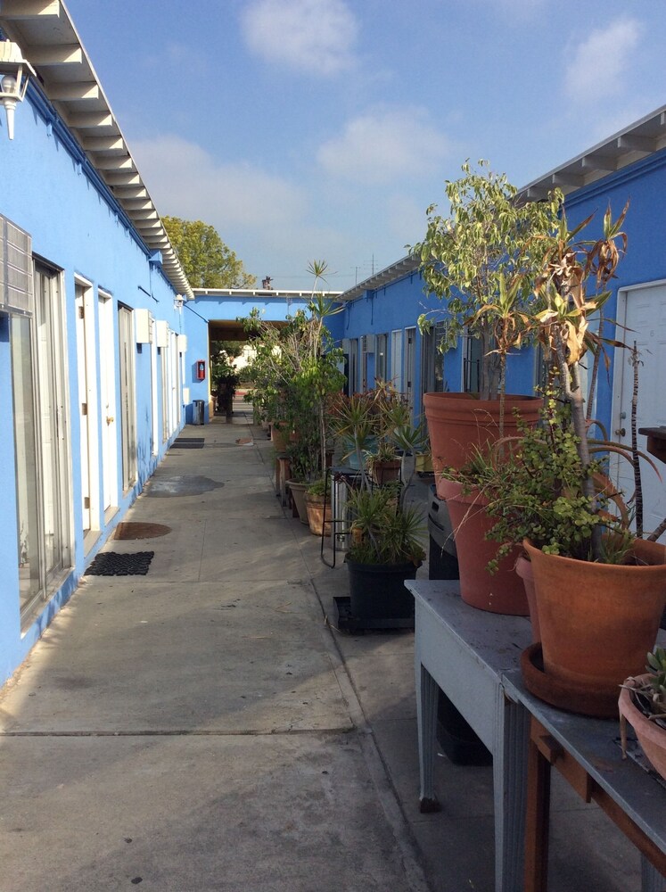Pavilions Motel - photo 37