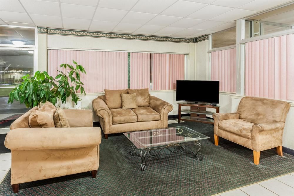 Ramada Clinton - photo 6
