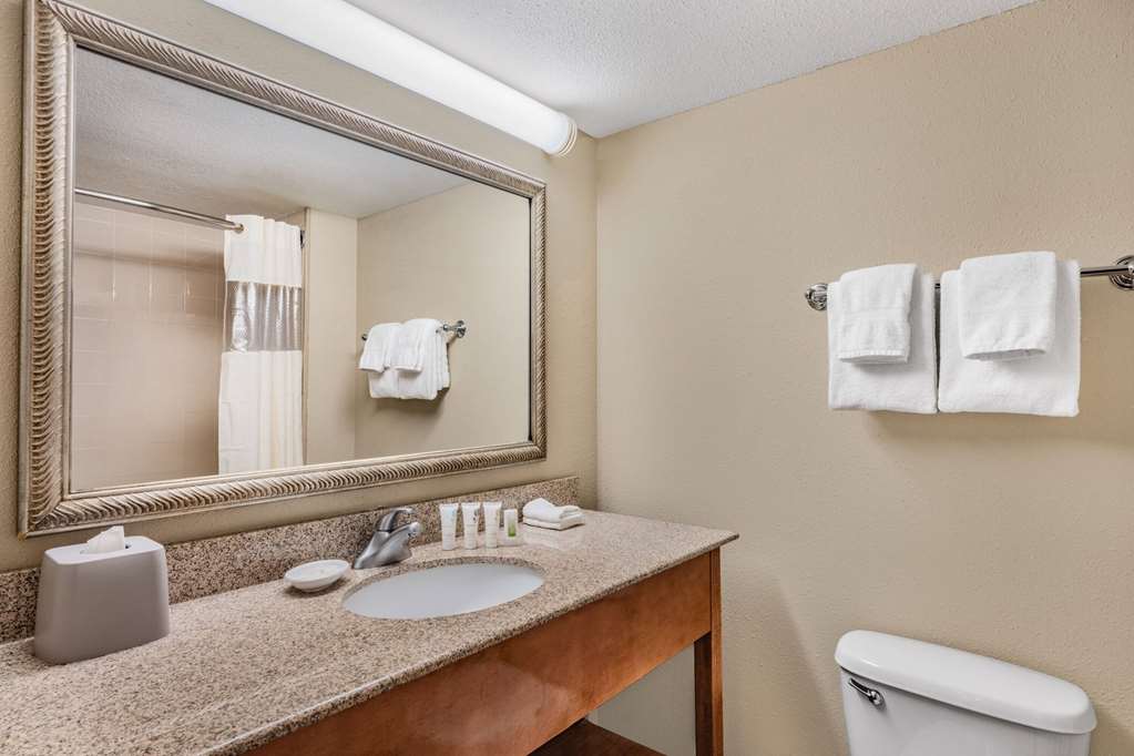 La Quinta Inn & Suites by Wyndham Minneapolis Minnetonka - photo 12