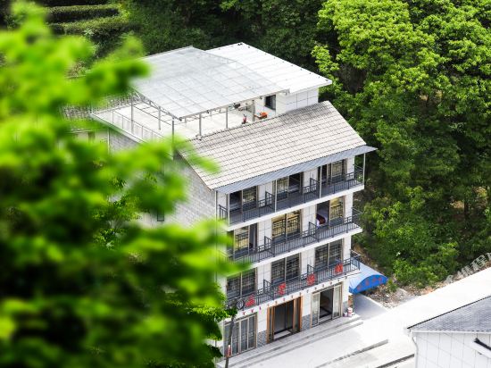 Shennongjia Warm Inn in Songbai, People's Republic of China