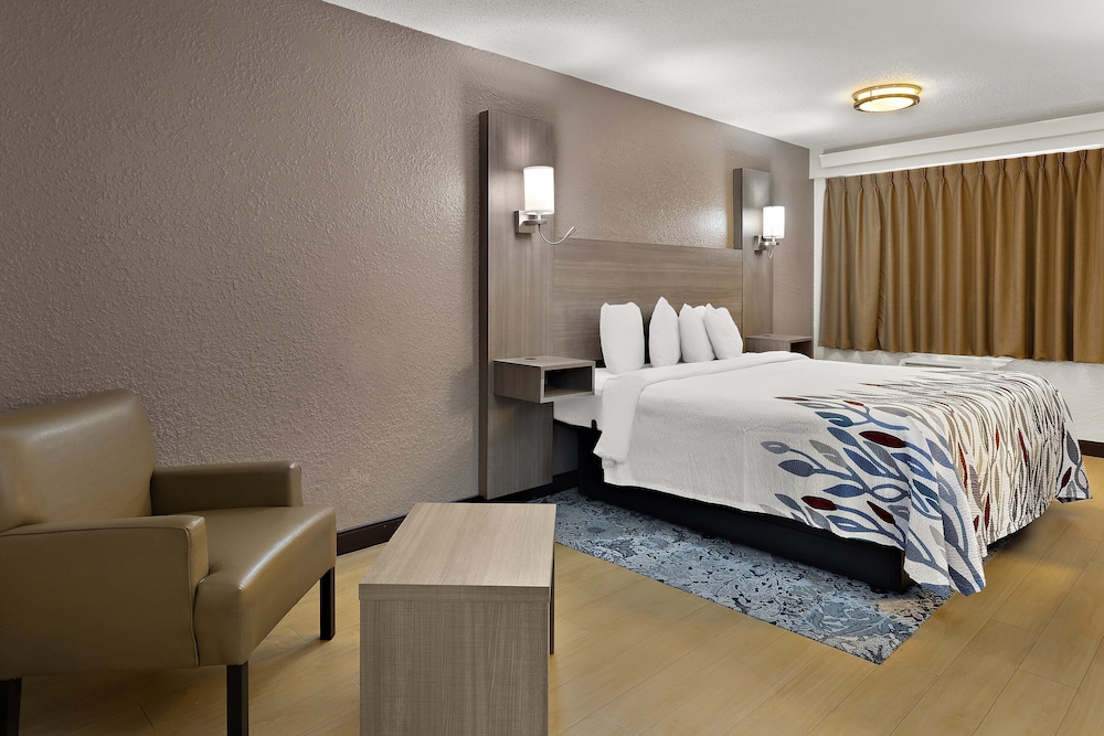 Red Roof Inn Cleveland Westlake - photo 13