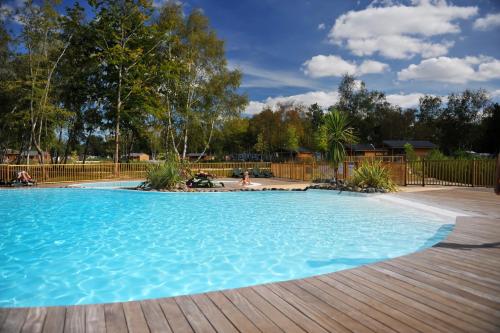 Le Village du Lac Caravan Park — hotel in Bruges