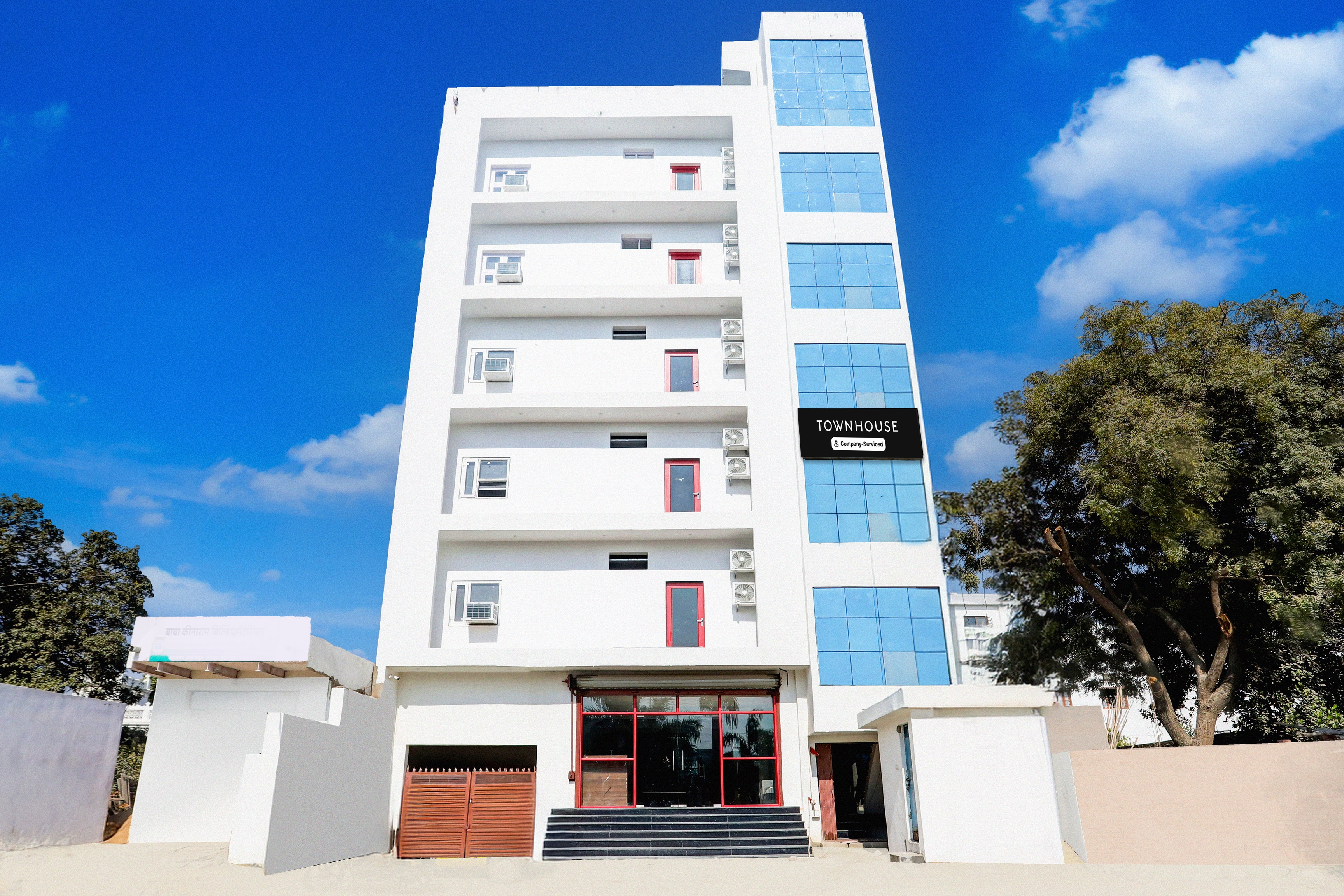 Super Townhouse Balua Road Pahadiya — 4-Star Luxury Hotel in Varanasi, India