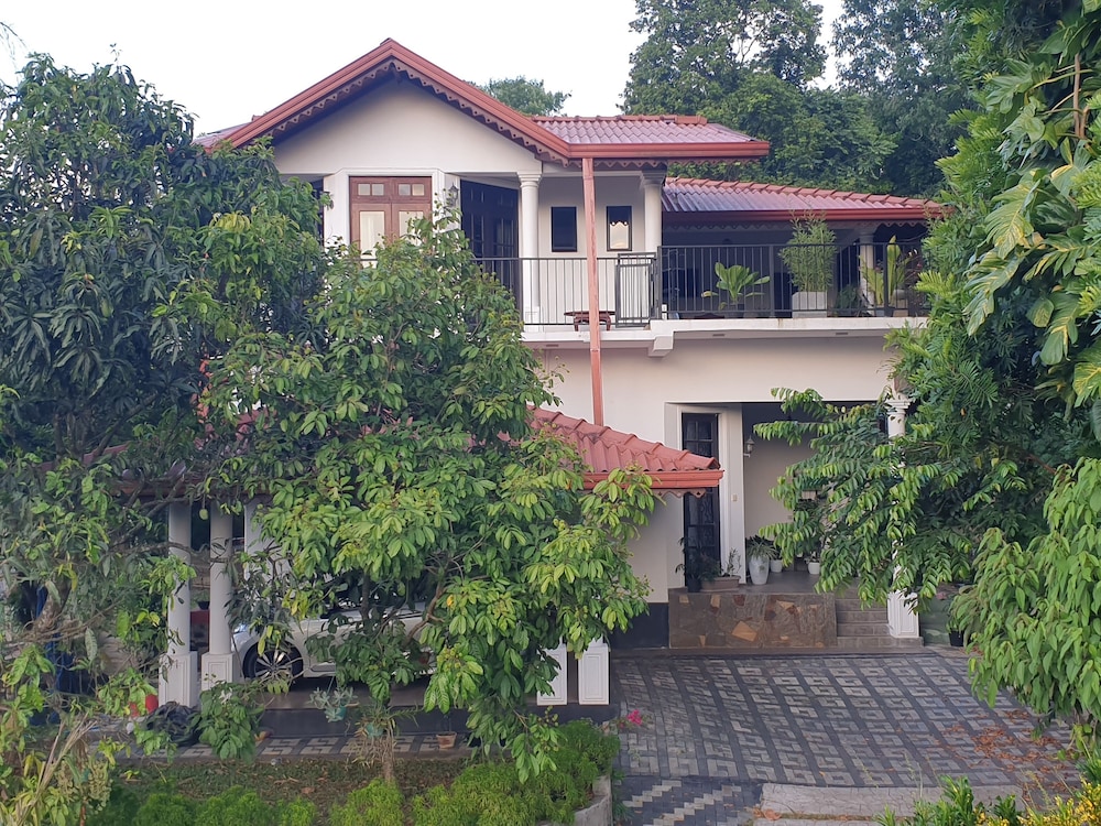 Hideaway Homestay kandy — 5-Star Luxury Hotel in Kandy, Sri Lanka