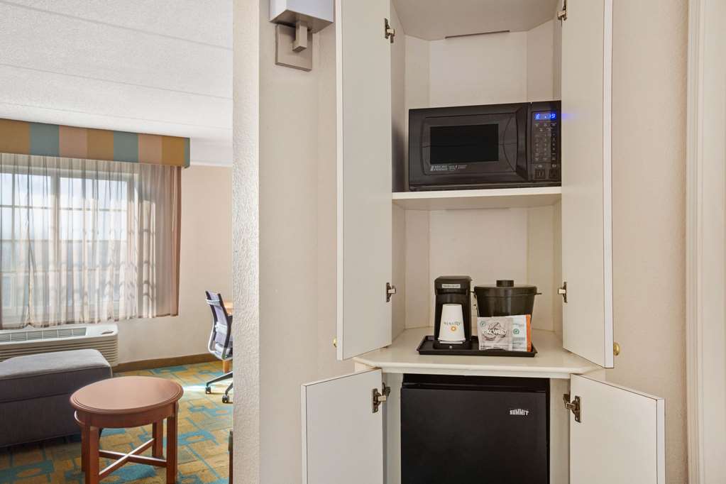 La Quinta Inn & Suites by Wyndham Ft. Lauderdale Plantation - photo 12