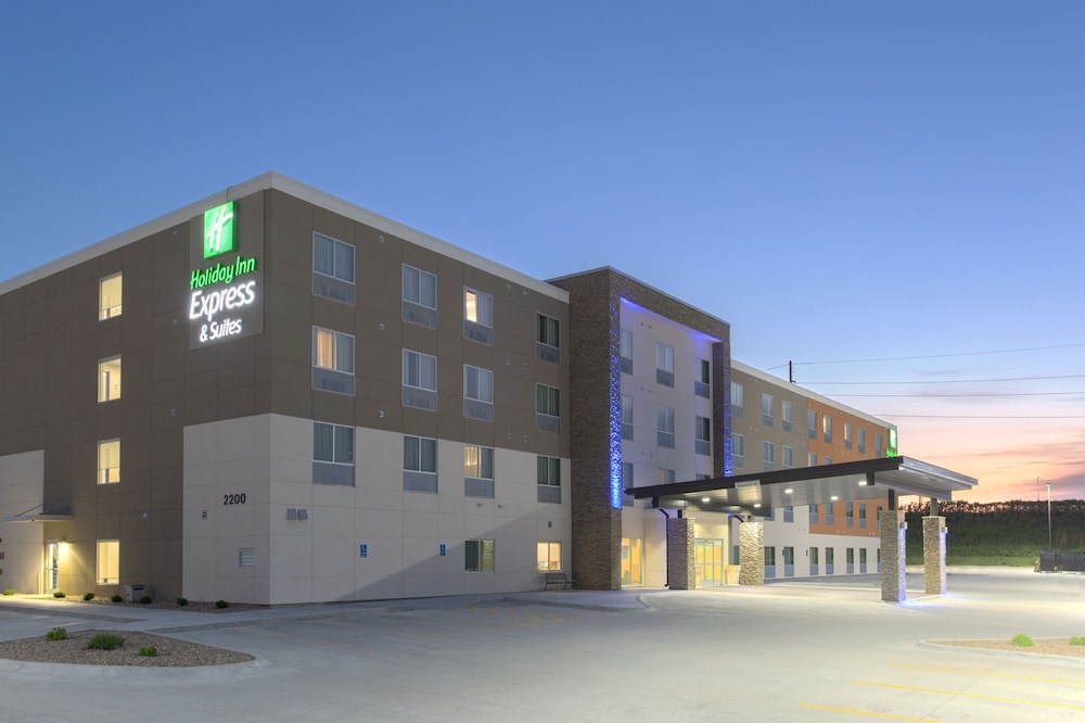 Holiday Inn Express and Suites Lincoln I 80 by IHG - photo 46