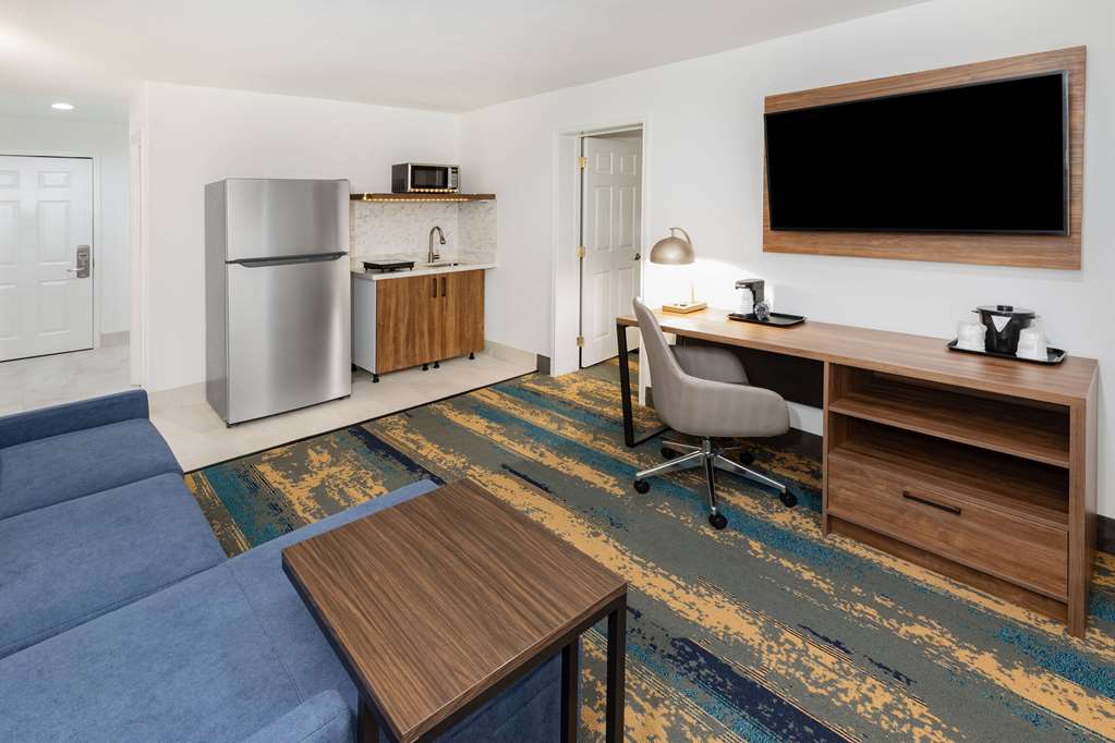 La Quinta Inn & Suites by Wyndham Pharr RGV Medical Center - photo 45