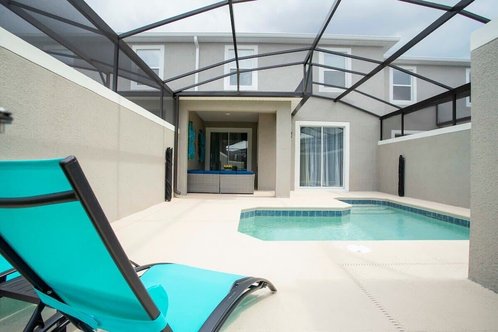 Gorgeous 4Bd w Screened Pool Close to Disney 4289 — 4-Star Luxury Hotel in Kissimmee, United States