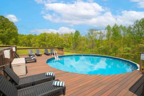 Secluded 18 Acres with Pool Hot Tub Pool Table in Fairview, United States