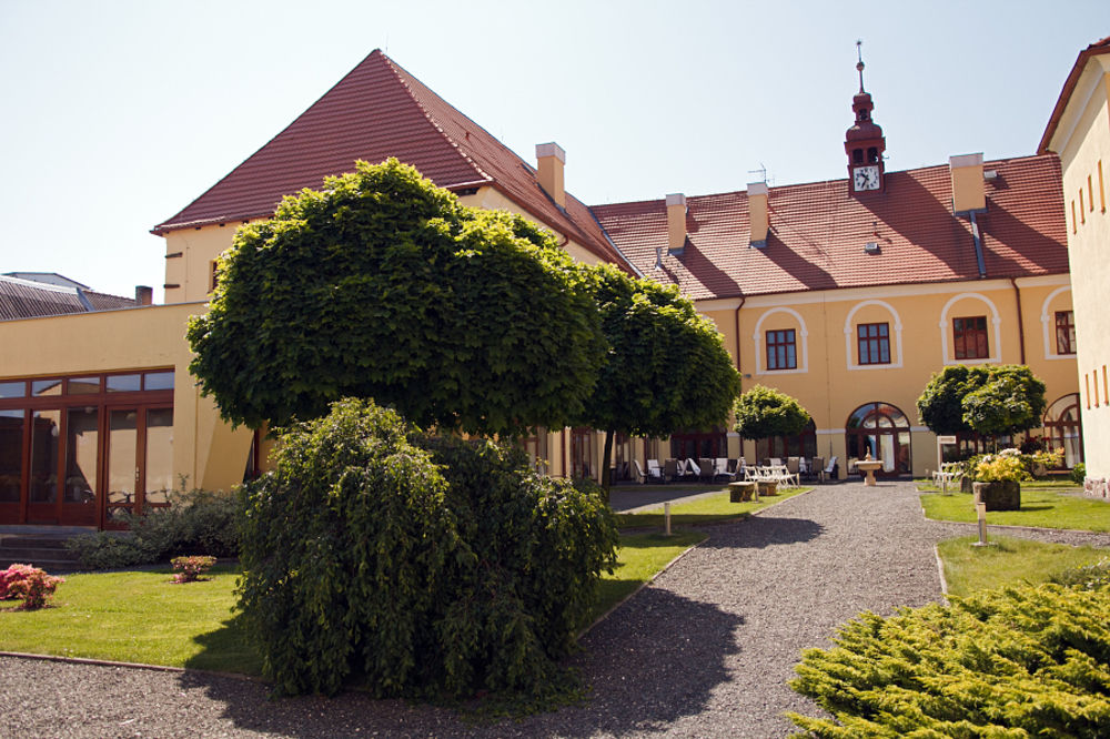 Zámek Cechtice - carbon neutral hotel in Cechtice