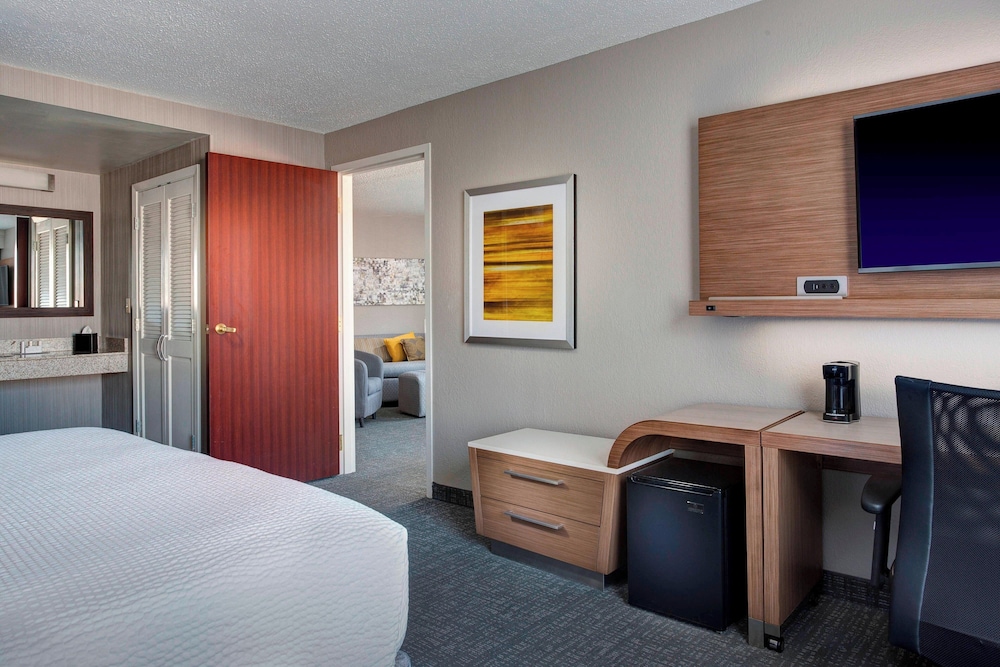 Courtyard by Marriott New Orleans Warehouse Arts District - photo 13