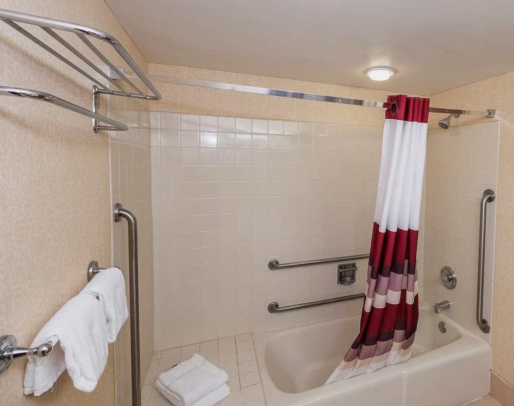 Red Roof Inn & Suites Mt Holly McGuire AFB - photo 29