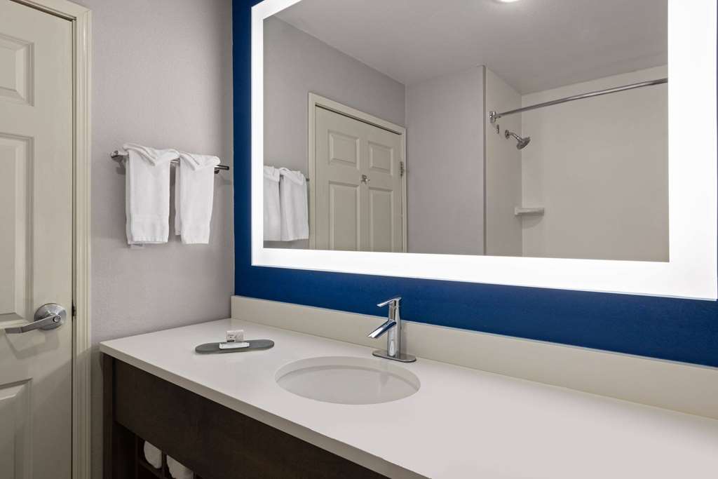 La Quinta Inn and Suites by Wyndham at WaTiki Waterpark - photo 8