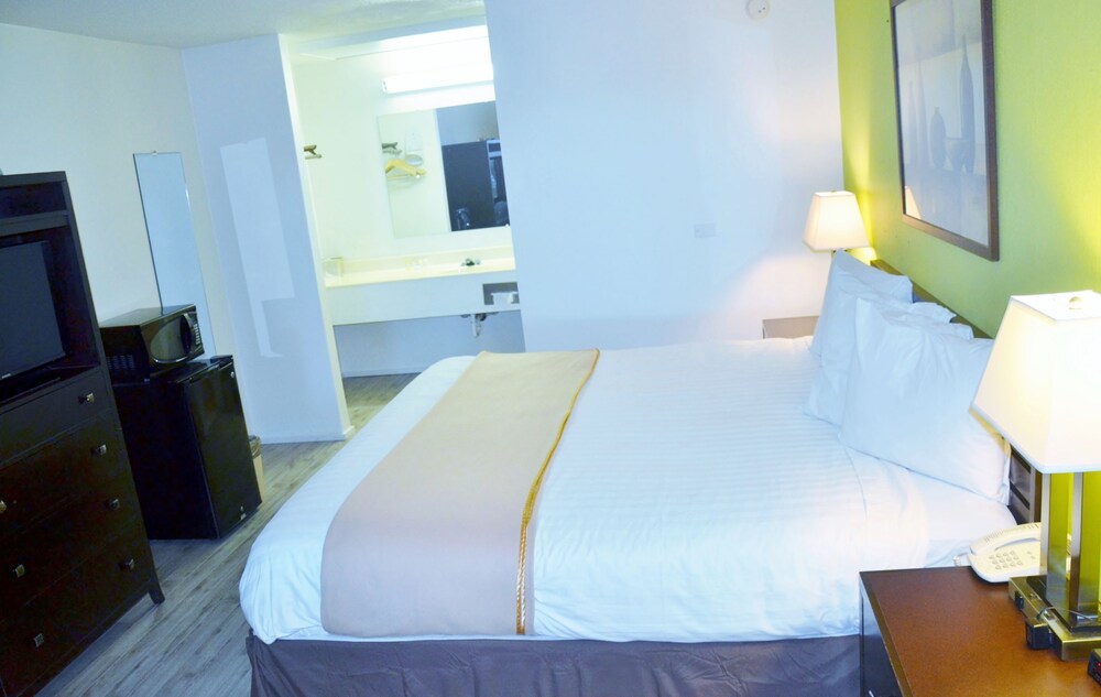 Travelodge by Wyndham Lincoln Northeast - photo 6