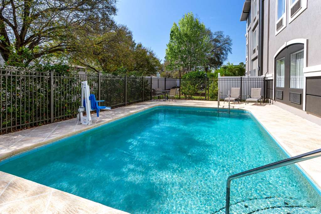 La Quinta Inn & Suites by Wyndham Tampa Bay Area Tampa South - photo 7