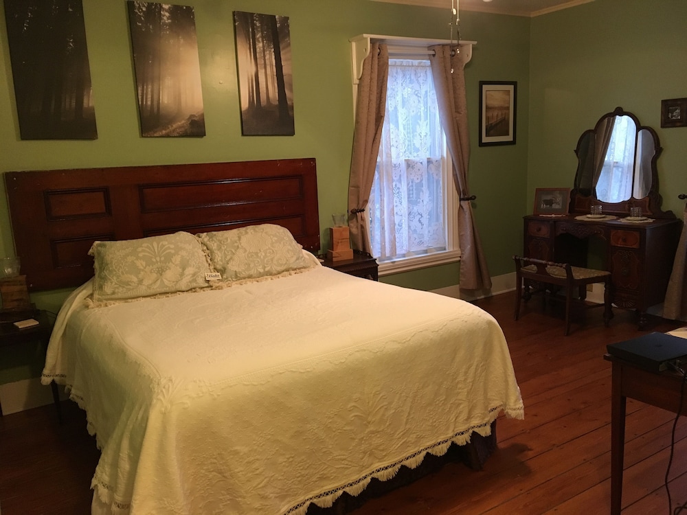 The Nightfall Inn - photo 8
