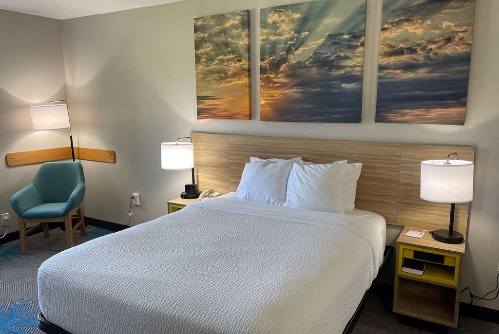 Days Inn by Wyndham Imlay City - photo 9